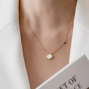 Elegant Shell Beauty Pendant Necklace