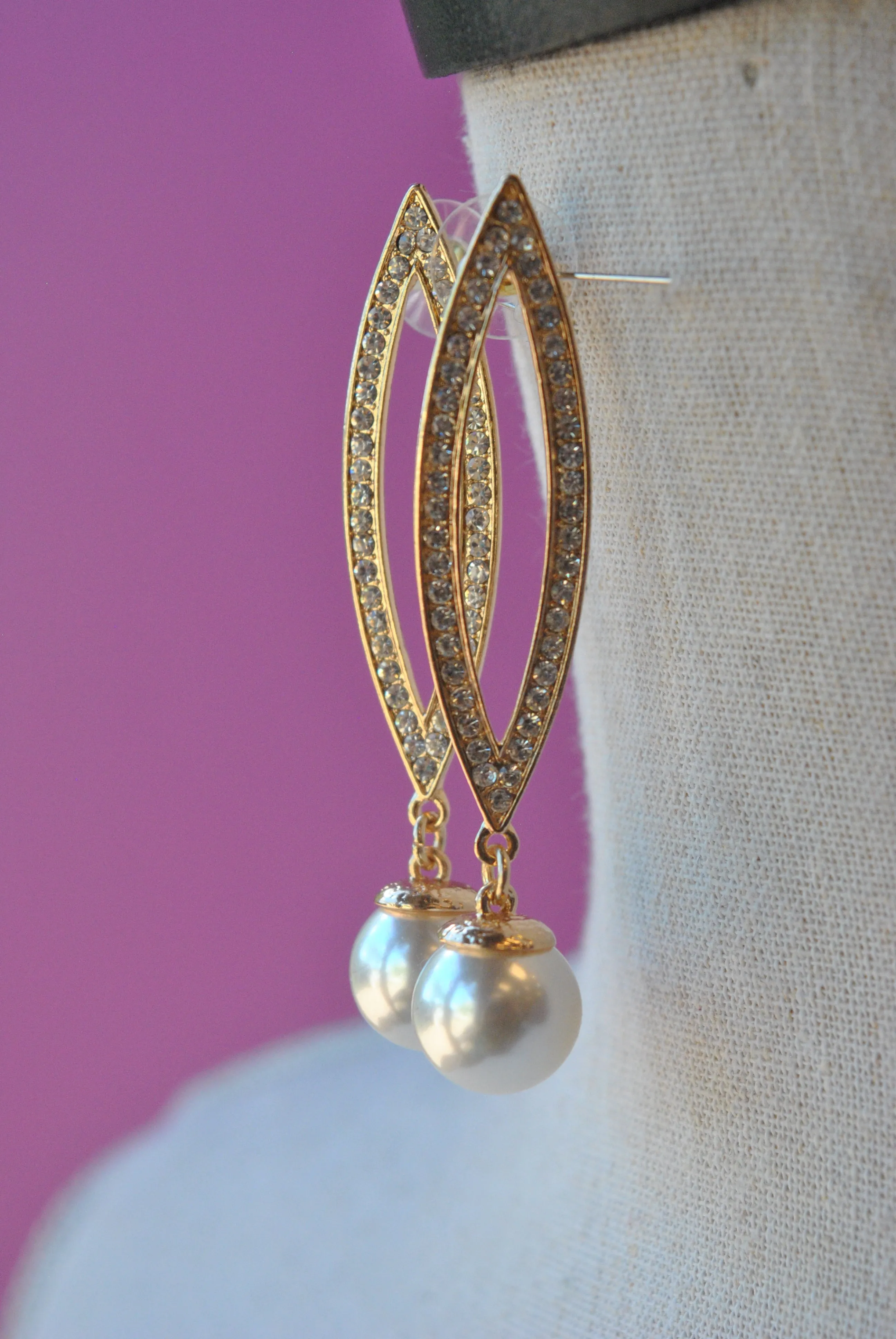 FASHION COLLECTION - GLASS PEARL AND CRYSTALS EARRINGS